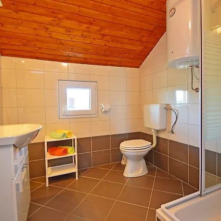 Apartment Milka-3 *