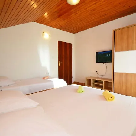 Apartment Milka-3 * Brodarica (Sibenik-Knin)